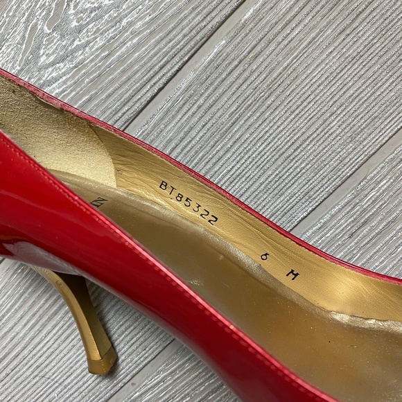 💚 St. John Red & Gold Pointed Pump Heels 6M - Picture 10 of 12